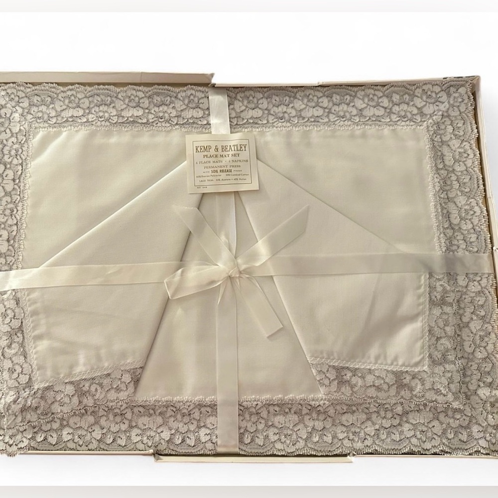 Vintage Kemp & Beatley Place Mat & Elegant Lace Table Napkin Linens